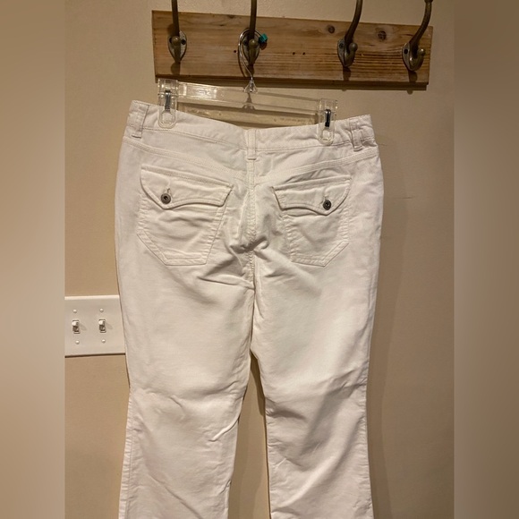 Liz Claiborne winter white corduroy jeans. - Picture 3 of 4